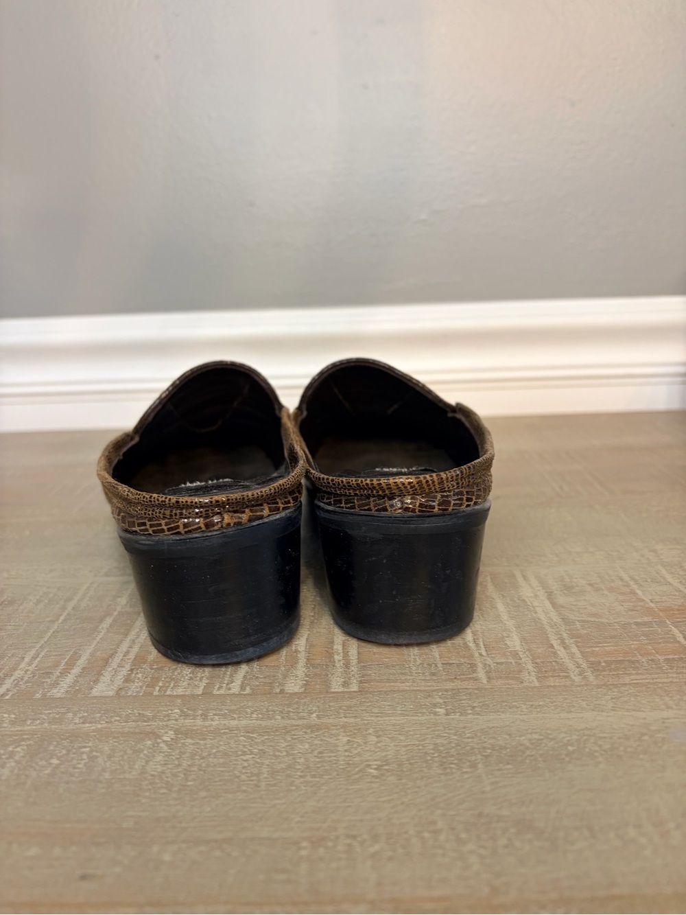 Stuart Weitzman Vintage Women’s Brown Mules, Size 7 - Picture 5 of 7